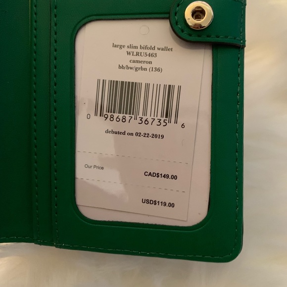 Sold!! Kate Spade Large Slim billfold - Picture 4 of 4